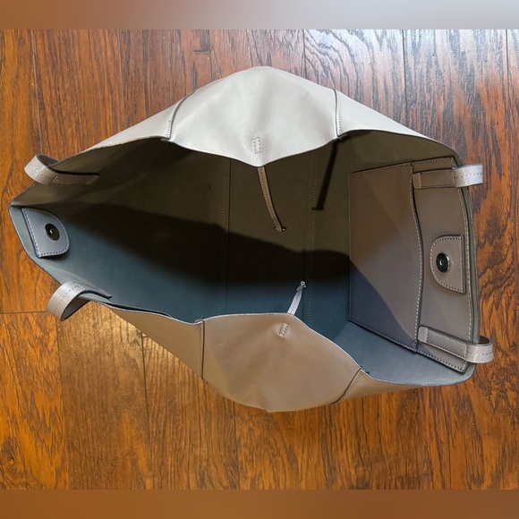 {Banana Republic} leather tote bag - Picture 12 of 15